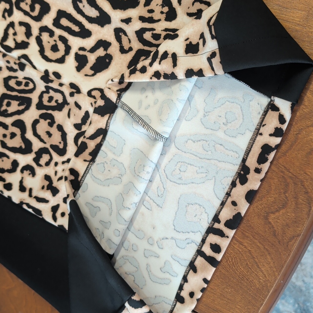 Vince Camuto Animal Print Pencil Skirt Size Medium - Picture 11 of 13